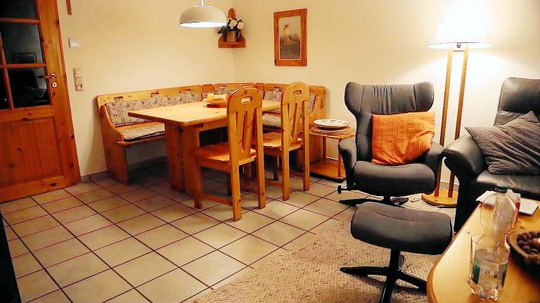 Komfortable Ferienwohnung mit Balkon und Kaminofen in Petersdorf — photo 4