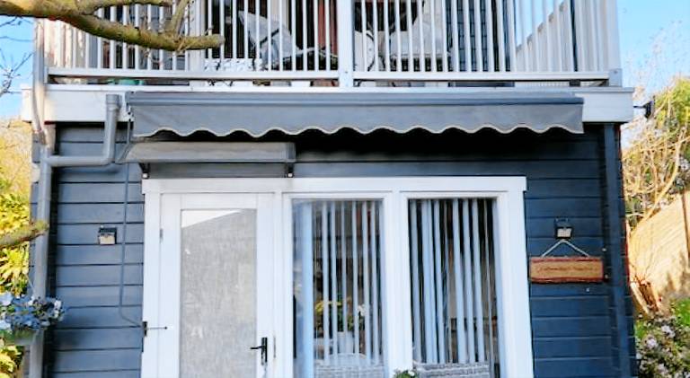 Tinyhouse Woody at the Water