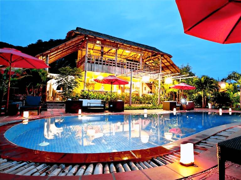 Serviced apartment with barbecue, terrace & yard in Kep