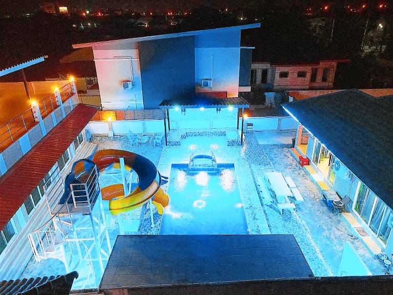 Villa with yard, pool & barbeque | Perfect for remote work in Phetchaburi