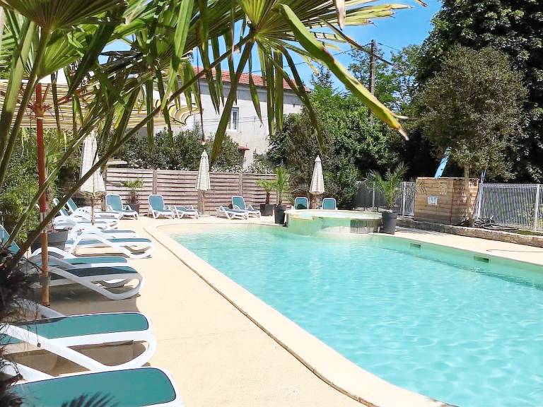 Camping Sampzon