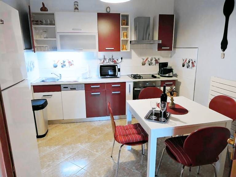 Holiday apartment with patio & BBQ — photo 2