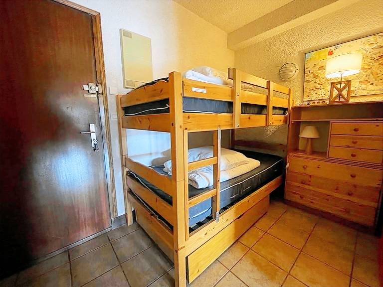 Cozy Studio for 4 in Alpe d'Huez, Ski-In/Ski-Out, South-Facing Terrace, Pet-Friendly — photo 3
