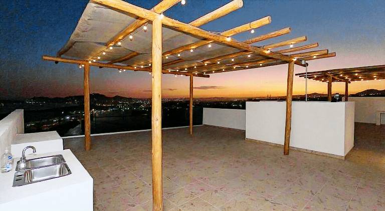 Apartment with pool — photo 4