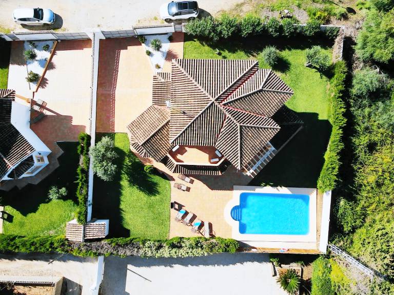 Fully equipped villa with private pool, BBQ & patio | Close to the beach | Dogs allowed — photo 2
