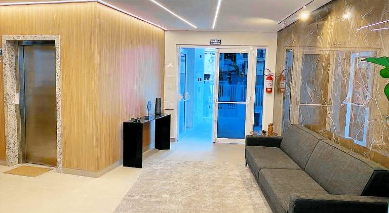 Apartment with pool — photo 5