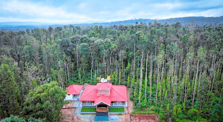 Kattegadde Homestay - Rooms with Private Balcony and Coffee Plantation in Chikkamagaluru