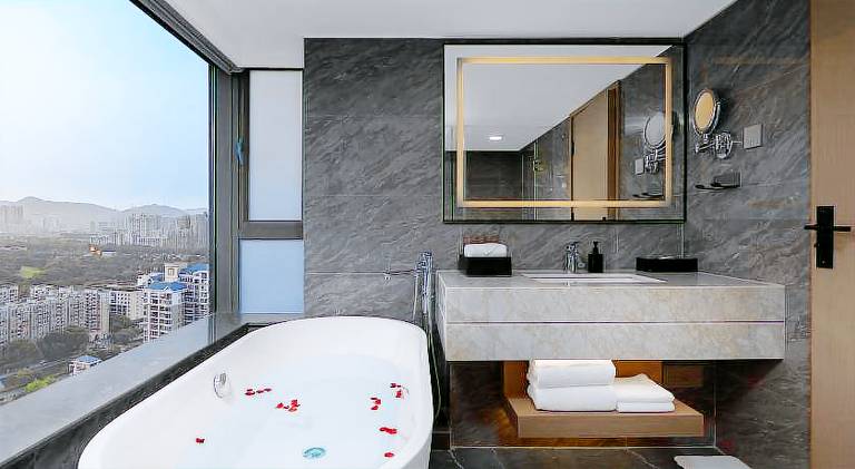 Beautiful serviced apartment with garden & terrace | Pets allowed — photo 2