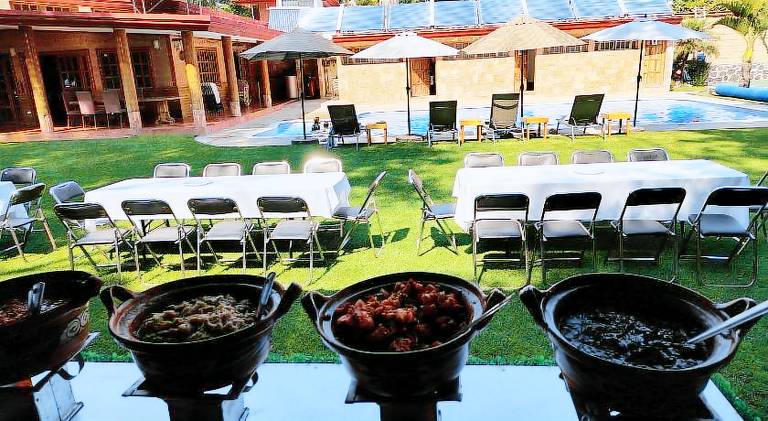 Vacation home with pool — photo 4