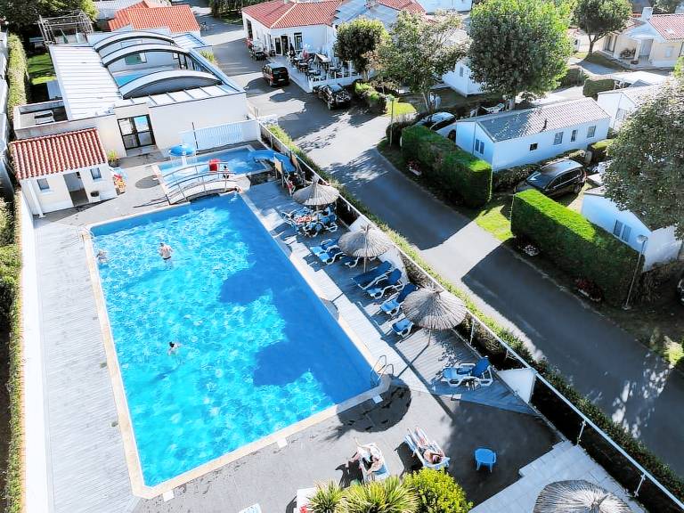 Vacation home with heated pool & yard in Saint-Jean-de-Monts