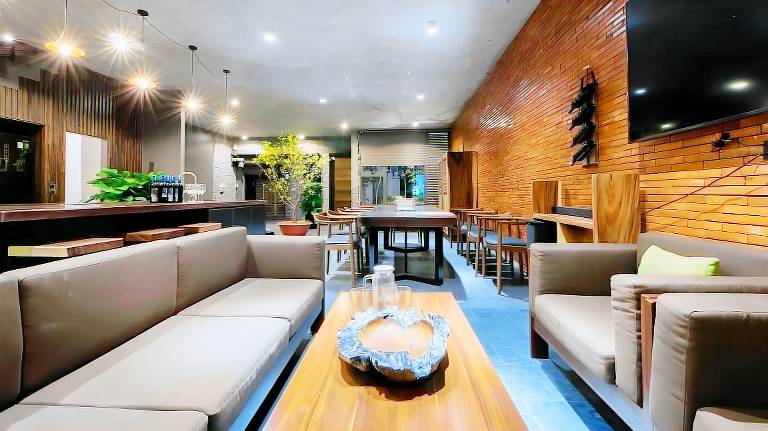 Villa with pool, jacuzzi & BBQ | Perfect for remote work in Nha Trang