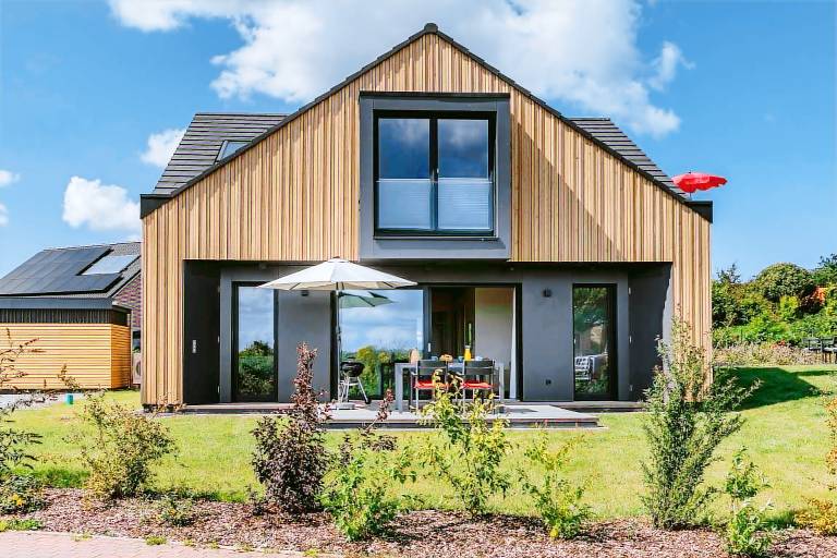 Vacation home with terrace, garden & barbeque — photo 2