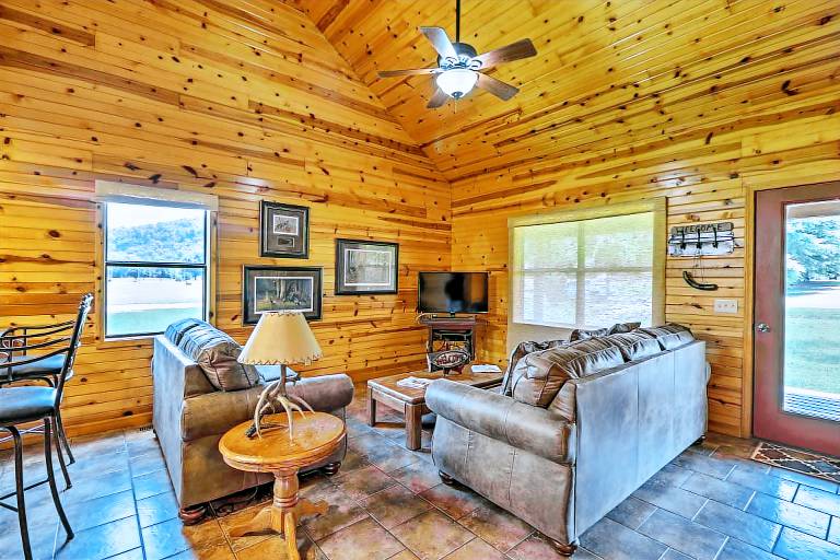 Dream Valley Mountain View Cabin w/ Covered Porch! — photo 4