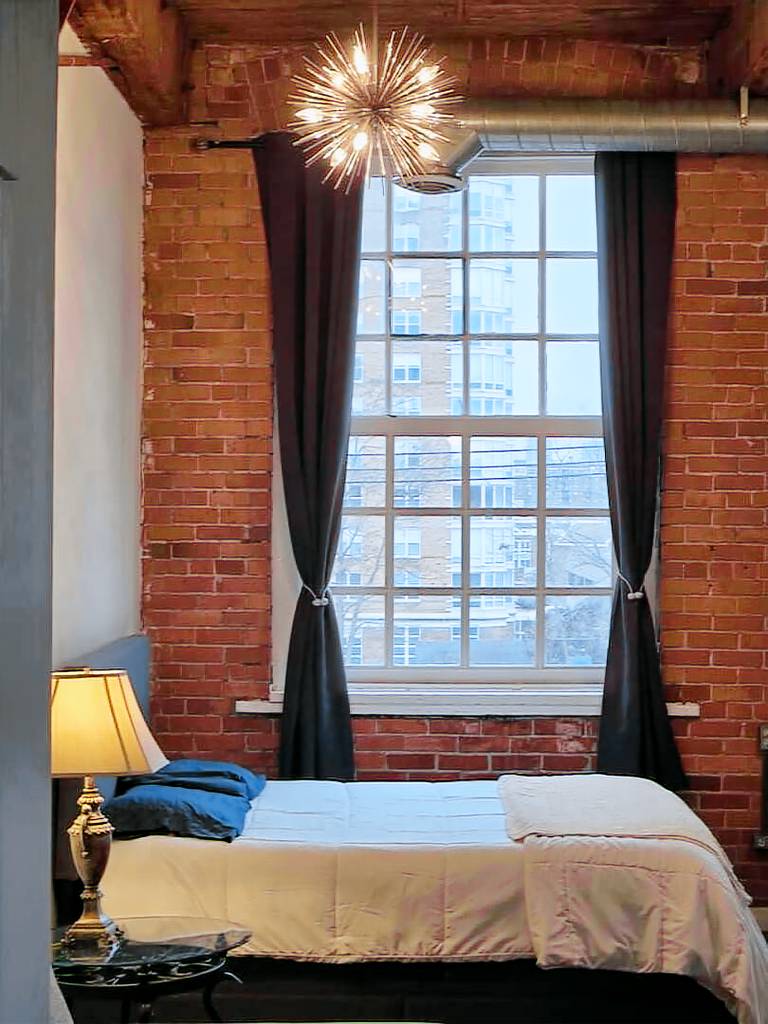 Stylish Loft with Central Location and Downtown Views — photo 3