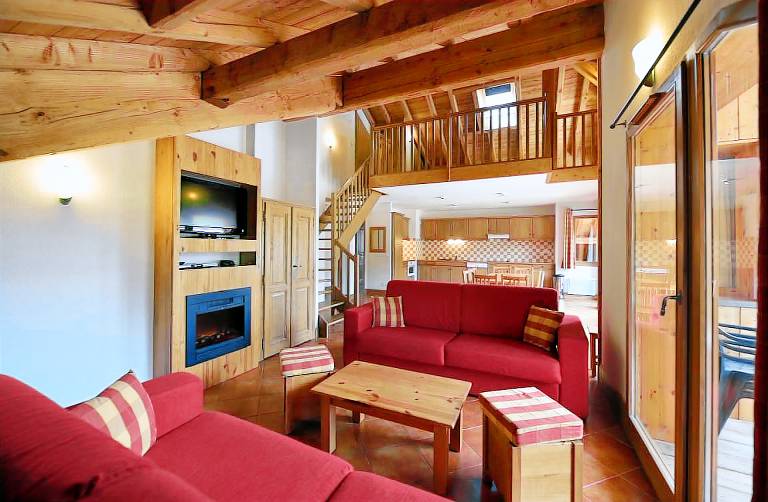 300m from shops, swimming pool, sauna, hammam, terrace, balcony, tv, ski locker, 53m², Montgenèvre in Briançon