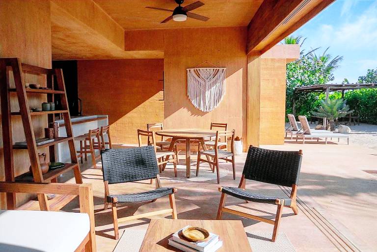 Villa with pool, patio & yard — photo 5