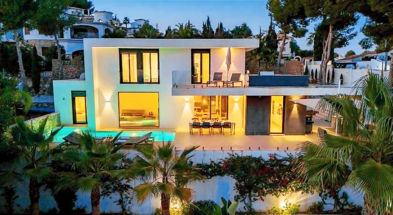 Villa with pool in Mora
