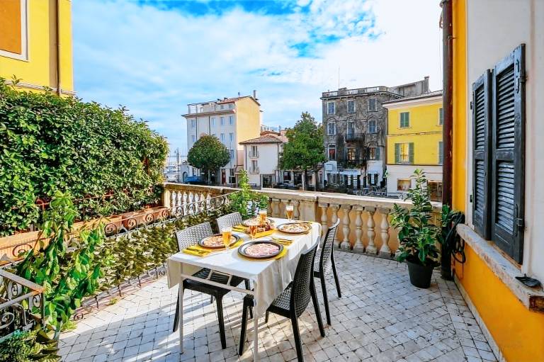 Rental apartment with terrace — photo 2