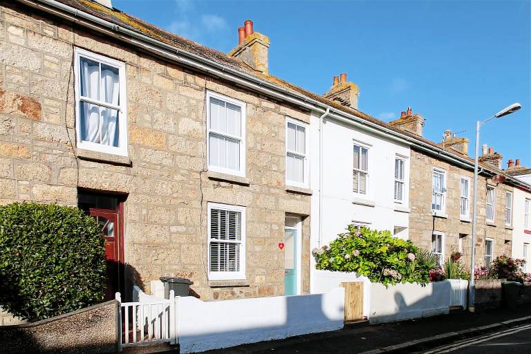 Child-friendly pleasant cottage with terrace & garden | Beach view | Pets allowed — photo 2