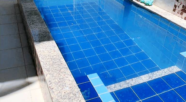 House with pool in Prado