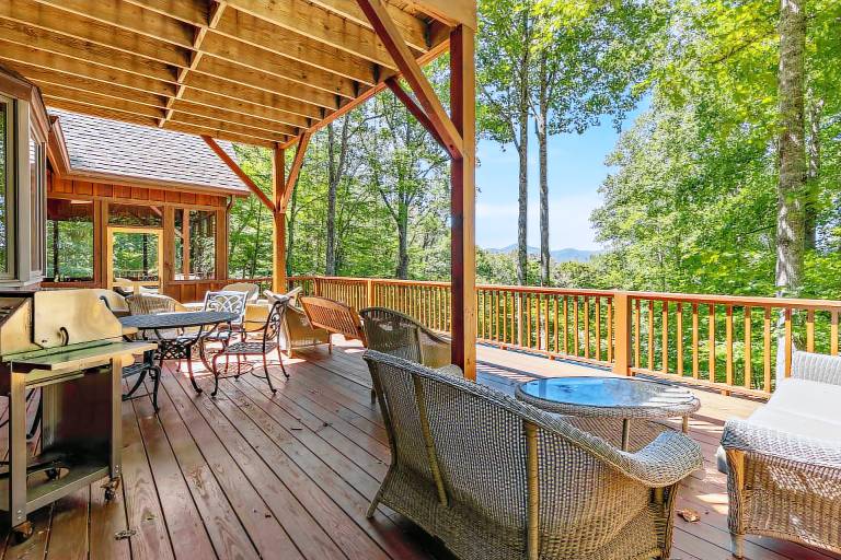 Family-friendly cabin with grill & hot tub | Mountain view | Pets allowed in Boone, NC