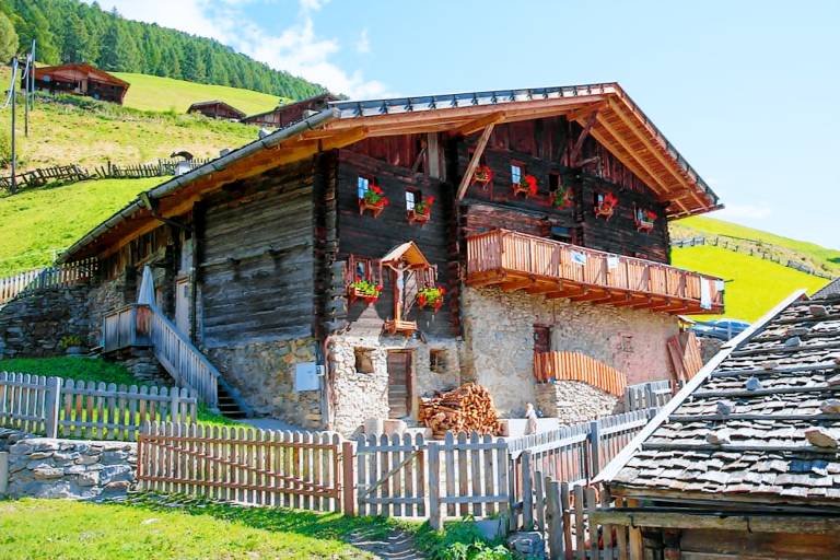 Holiday Apartment “Untervernatsch Enzian” with Balcony, Shared Outdoor Area & Wi-Fi in Senales
