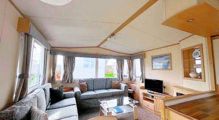 B8, Three bedroom caravan - California Cliffs, Parkdean Resort, Scratby - Sleeps 8, bed linen, towel — photo 2