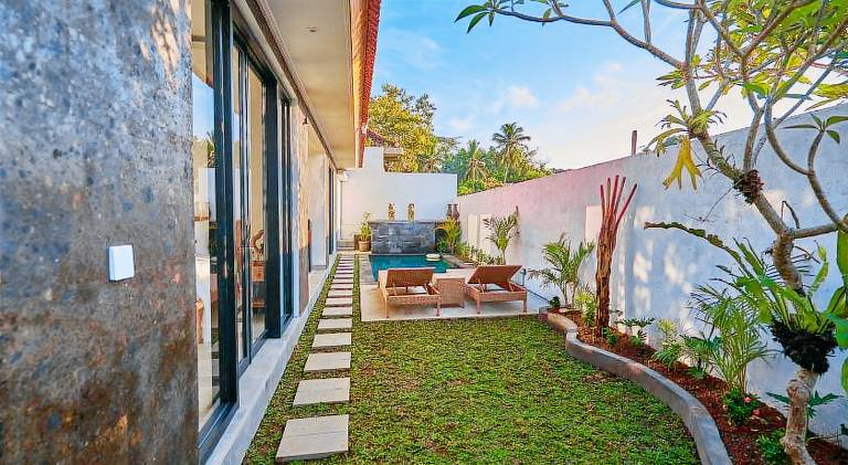 Vacation home with pool, patio & garden | Pets are welcome — photo 2