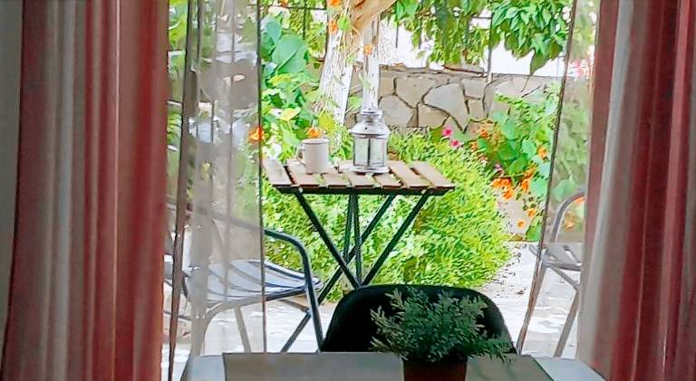 House with yard & patio — photo 5