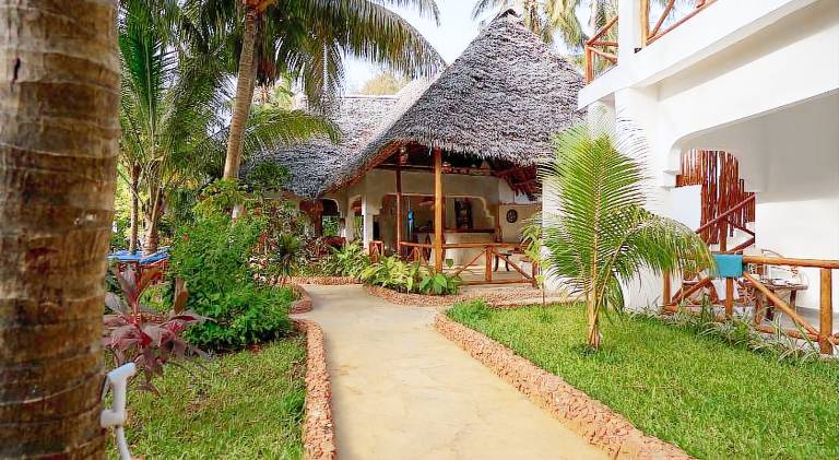 African Bungalows — photo 3