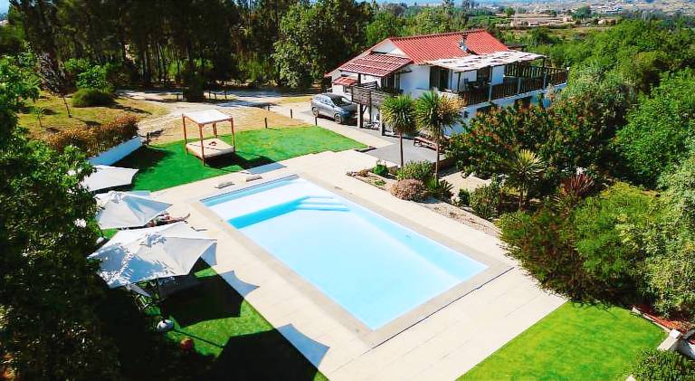 Vacation home with jacuzzi, BBQ & patio in Oliveira do Hospital