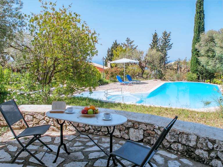 Beautiful apartment with barbeque, pool & yard | Dogs allowed — photo 2
