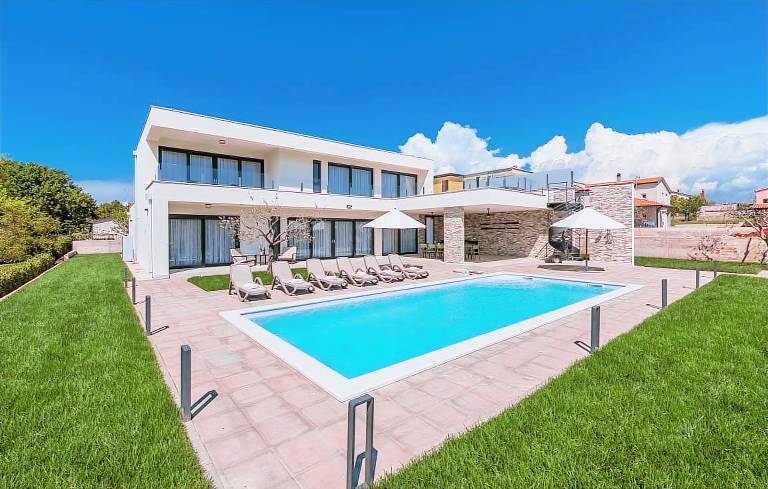 Fully equipped ample villa with sauna, terrace & private pool | Sea view | Pets allowed — photo 4
