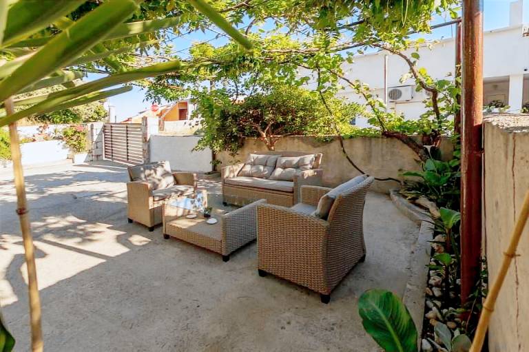 Fully equipped apartment with terrace, barbeque & yard | Pets are welcome — photo 2