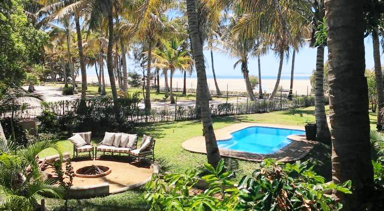 Villa with garden, pool & barbeque in Vilanculos