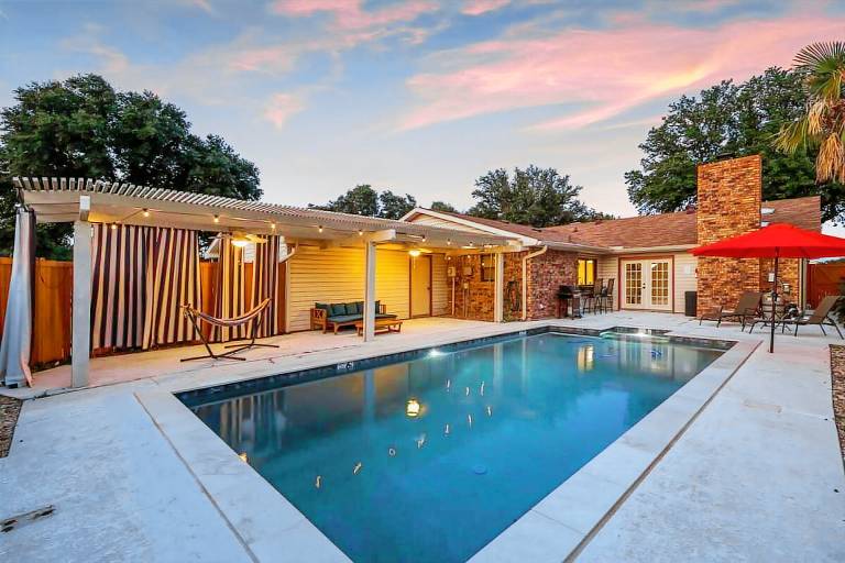 Family-oriented house with pool & garden | Pet-friendly — photo 2