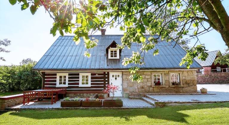 Wonderful house with BBQ, garden & pool | Pets are welcome in Jelenia Gora