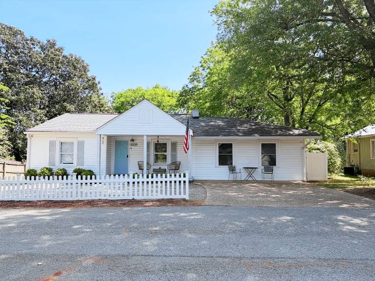 Family-oriented lovely vacation home with garden & grill | City view | Good for workation | Pet-friendly — photo 2