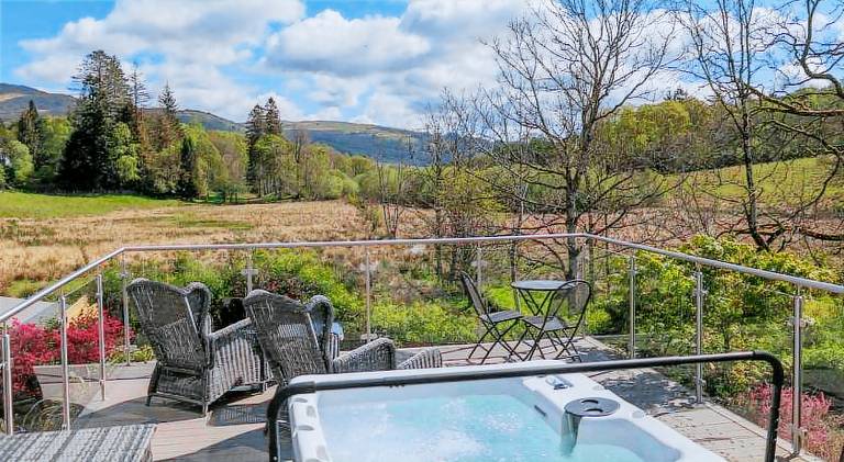 Vacation home with hot tub | Dogs allowed — photo 5