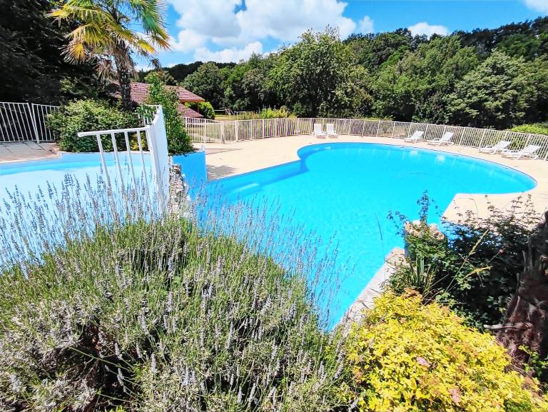 House with patio, BBQ & yard | Garden view — photo 4