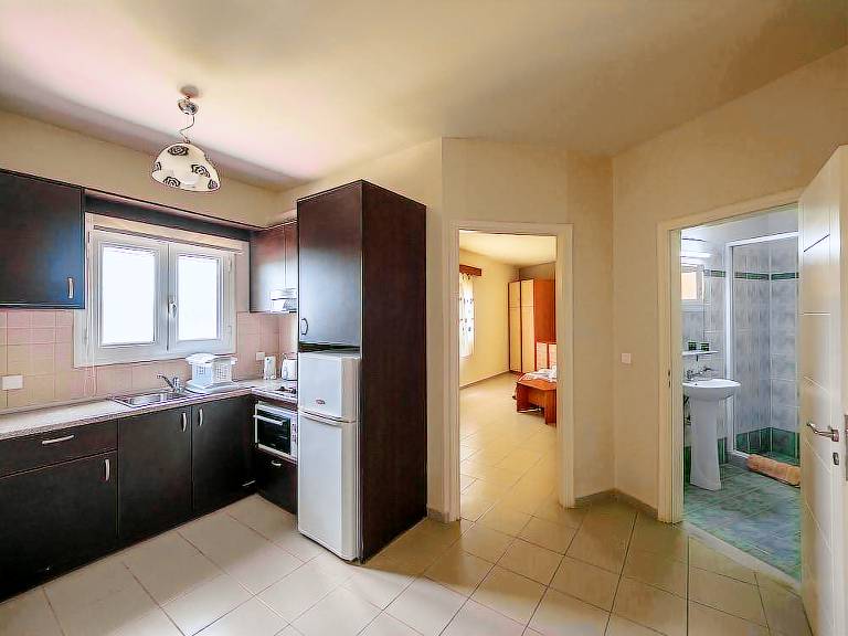 Serviced apartment with terrace, pool & garden — photo 5