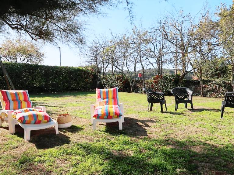 Fully equipped charming house with garden, patio & grill | Pets allowed — photo 2