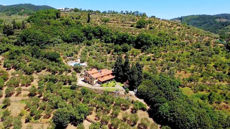 Agriturismo Podere Pilar per le famiglie -per 10-12-14 persone- Una villa intima e privilegiata con spettacolare piscina ultrapanoramica: Agriturismo Podere Pilar in Toscana per 10-14 persone con spettacolare superpanoramica piscina 12x6 metri — photo 2