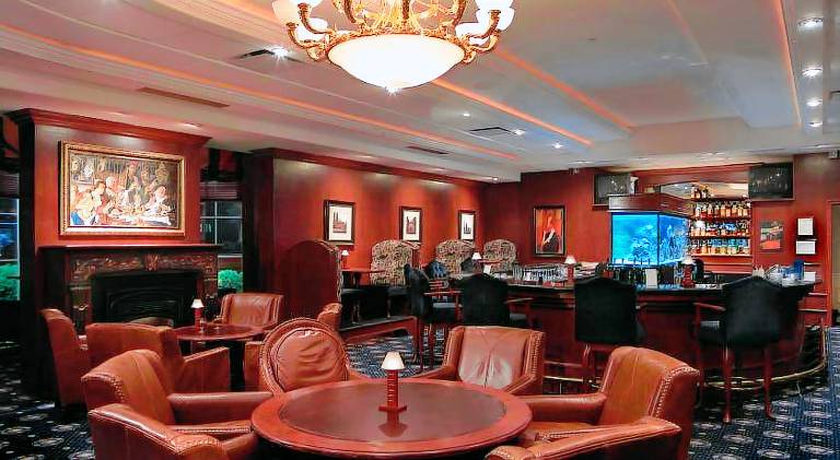 Chateau Louis Hotel & Conference Centre — photo 2