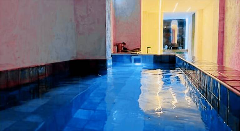 Villa with pool & jacuzzi in Athens