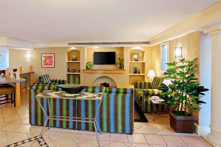 La Quinta Inn & Suites by Wyndham Irvine Spectrum — photo 4