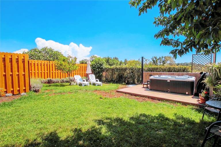 Fully equipped house with garden, terrace & hot tub | Perfect for remote work | Pets allowed — photo 3