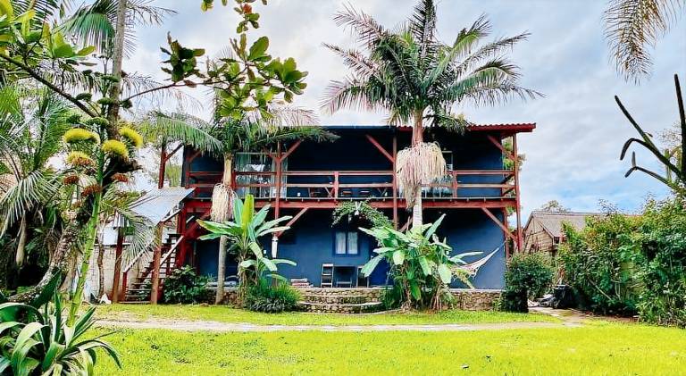 Rental apartment with patio & yard in Imbituba