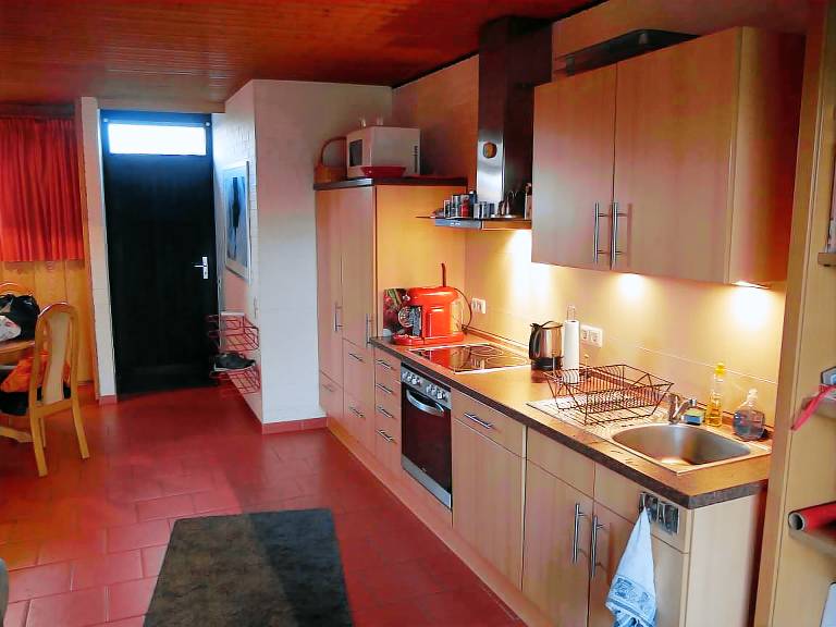 House with patio, yard & barbeque — photo 4
