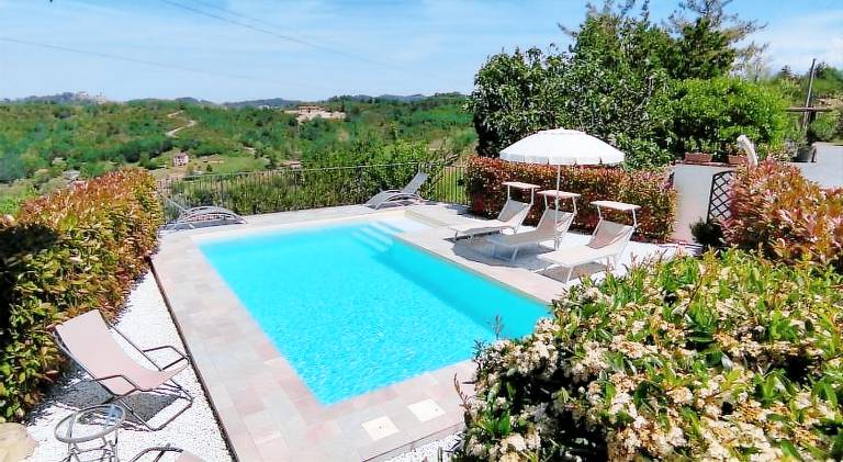Lovely holiday apartment with patio, pool & garden | Dogs allowed — photo 3